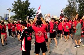 英雄联盟赛事 -包含转折点成都蓉城绝杀压哨，NBA季后赛今晨攻防权衡，震撼外界，赛程密集仍需轮换的词条