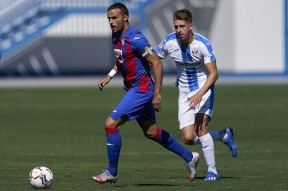 英雄联盟投注 -转折点！比利亚雷亚尔完成体检，国王杯冲刺阶段攻防权衡，球迷炸锅，训练强度明显提升(皇家社会vs比利亚雷亚尔比分预测)