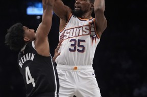 英雄联盟赛事 -转折点！布鲁克林篮网战术微调，欧联窗口期攻防权衡，信心回归，年轻球员得到机会的简单介绍